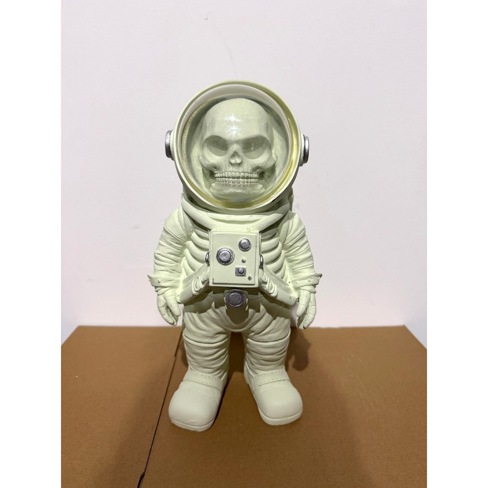 Glow in the Dark Skeleton Astronaut Figurine Skull Space‎ Suit Decor Halloween
